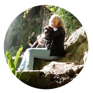 Waldtherapie Dr. Mattina Grauer mit Hund